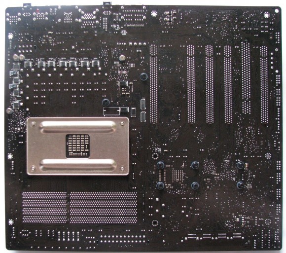 pg1 overview back 580x513 Premieră mondială: ASUS Crosshair IV Extreme