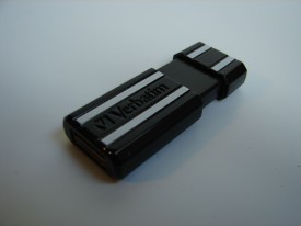 Verbatim StorenGo GT Edition 4GB inchis 275x206 Verbatim StorenGo GT Edition 4GB   Stick ul de curse