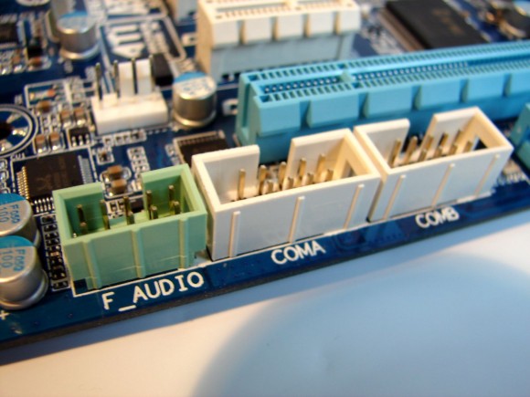 GIGABYTE GA-H67M-D2 - conector front audio
