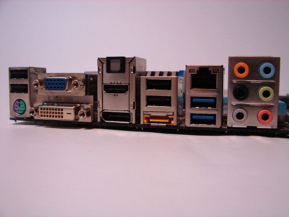 GIGABYTE GA-H67MA-UD2H - back panel