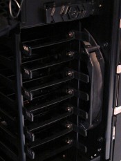 BitFenix Colossus - cusca HDD