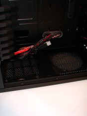 BitFenix Colossus - fante aerisire podea