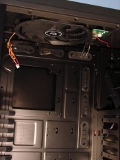 BitFenix Colossus - ventilator tavan