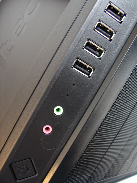 Antec One Hundred - front panel