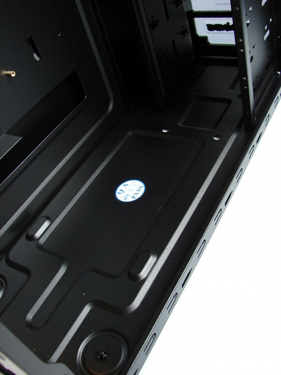 Antec One Hundred - podea
