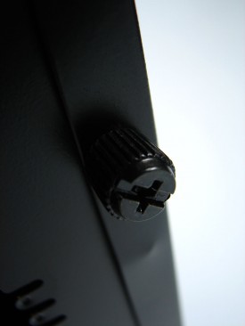 Antec One Hundred - surub panou lateral