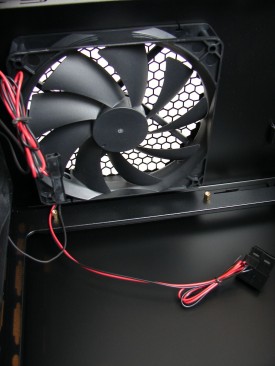 Antec One Hundred - ventilator tavan