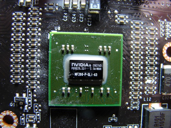 NVIDIA GeForce GTX 590 - NF200