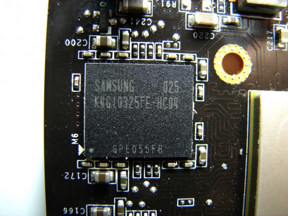 NVIDIA GeForce GTX 590 - chip memorie