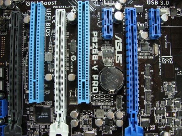 ASUS P8Z68-V PRO - slot-uri PCI-Express