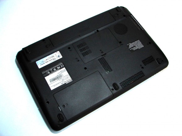 Toshiba Satellite L655-1KP - jos