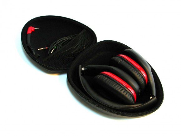ASUS Vulcan ANC - ambalaj 3 deschis ASUS Vulcan ANC ambalaj 3 deschis 580x435 ASUS Vulcan ANC: pentru urechi de gamer
