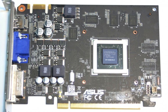 ASUS GTS450 DirectCU Silent PCB fata 580x386 ASUS DirectCU: acum şi pasiv