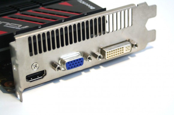 ASUS GTS450 DirectCU Silent conectori video 580x386 ASUS DirectCU: acum şi pasiv