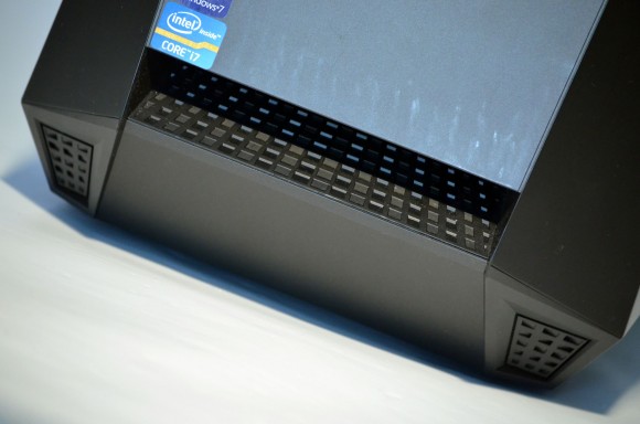 ASUS ROG CG8580 - admisie frontala