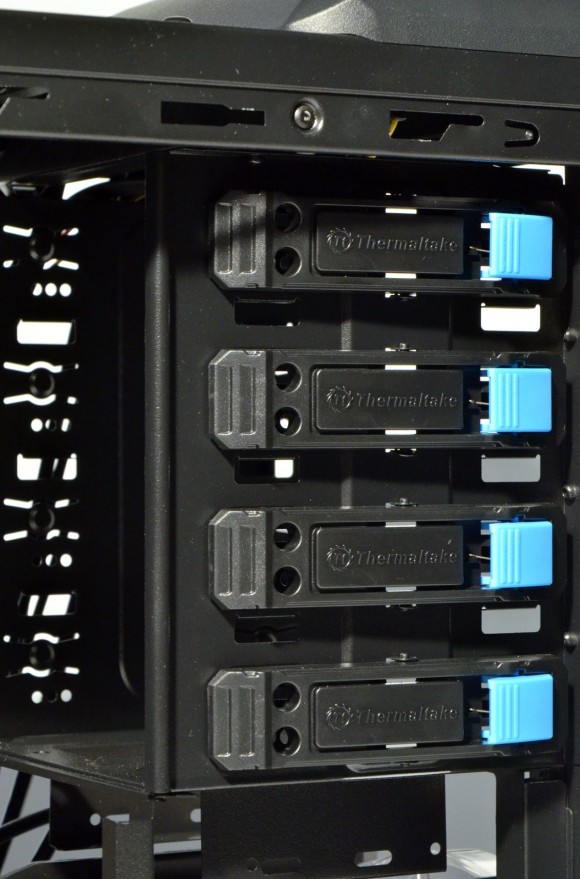 Thermaltake Armor Revo Gene - cage ODD
