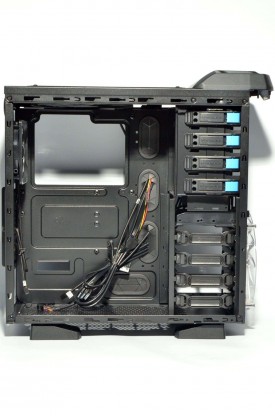Thermaltake Armor Revo Gene - interior fata