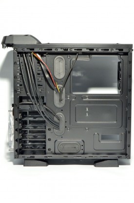Thermaltake Armor Revo Gene - interior spate