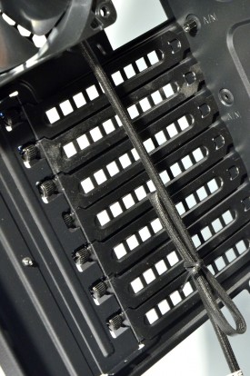 Thermaltake Armor Revo Gene - slot-uri expansiune interior