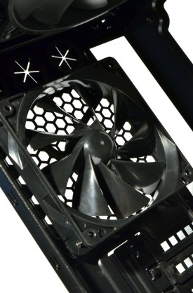Thermaltake Armor Revo Gene - ventilator spate si water cooling interior