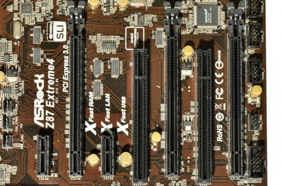 ASRock Z87 Extreme4 - slot-uri expansiune