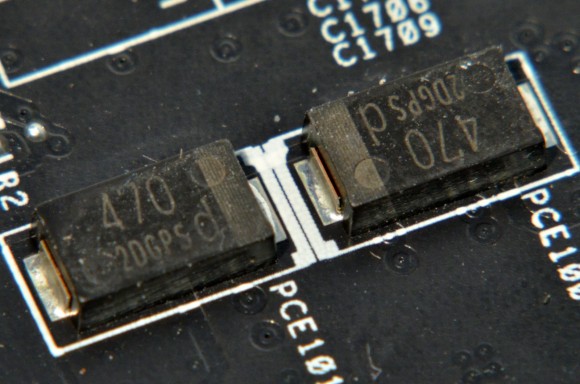 ASUS R9270X-DC2T-2GD5 - condensator filtrare GPU