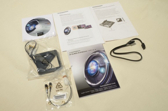 ASRock FM2A88X-ITX+ - accesorii