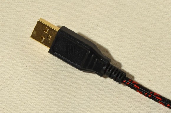 Mad Catz S.T.R.I.K.E.3 - conector