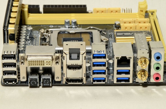 ASUS Z87I-PRO - back panel