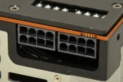 AMD Radeon R9 295 X2 - conectori alimentare
